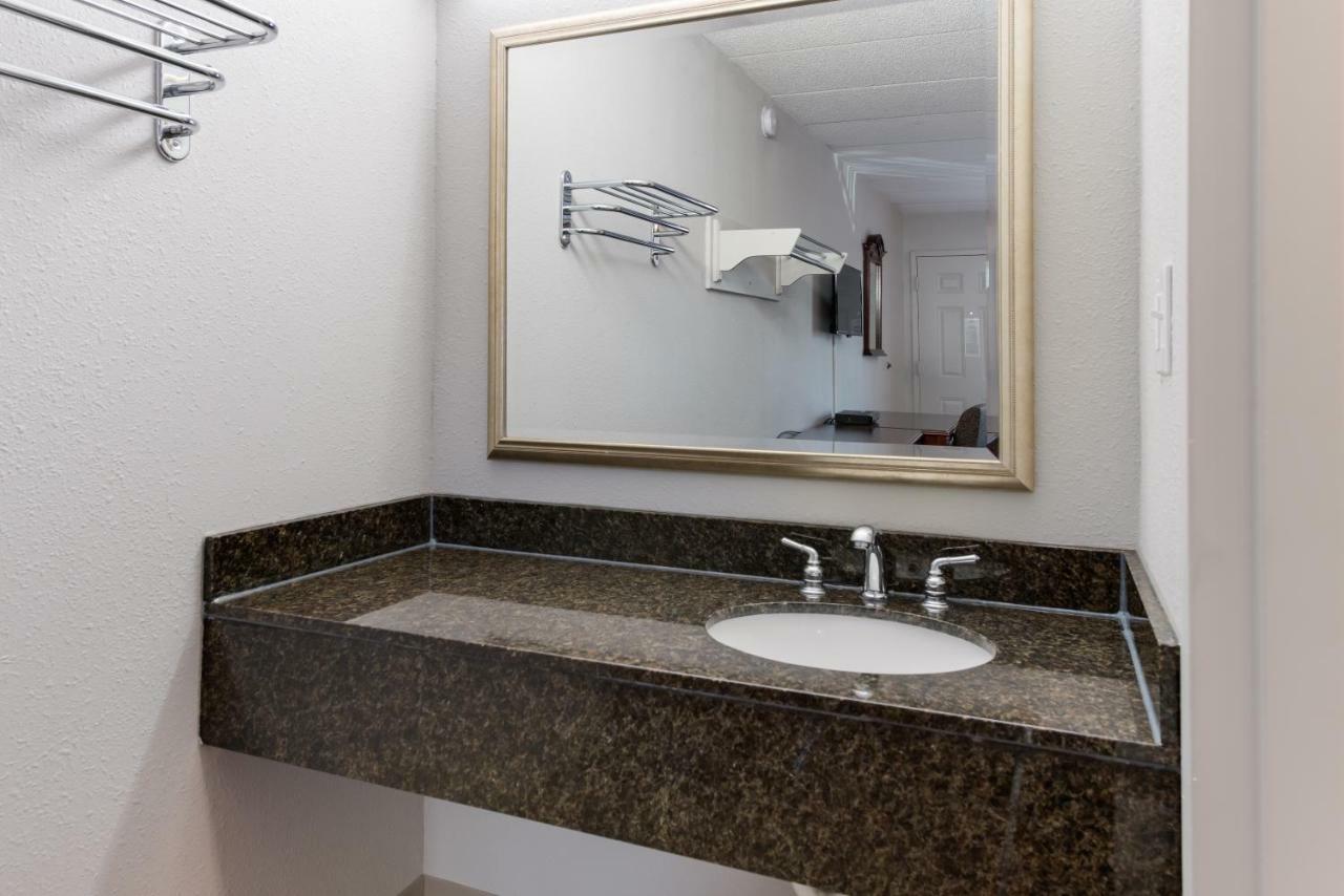 Americas Best Value Inn Columbus Bagian luar foto