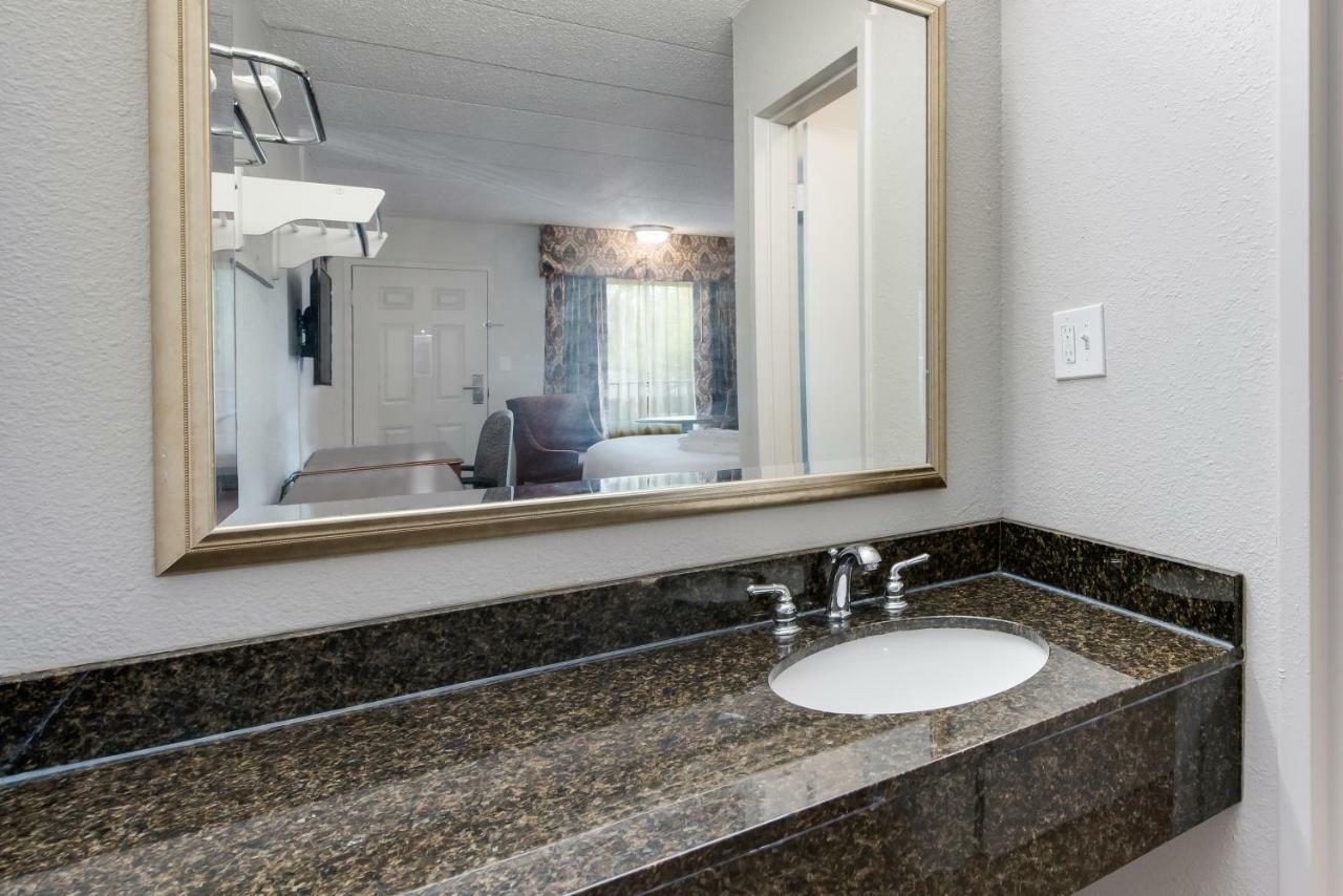 Americas Best Value Inn Columbus Bagian luar foto
