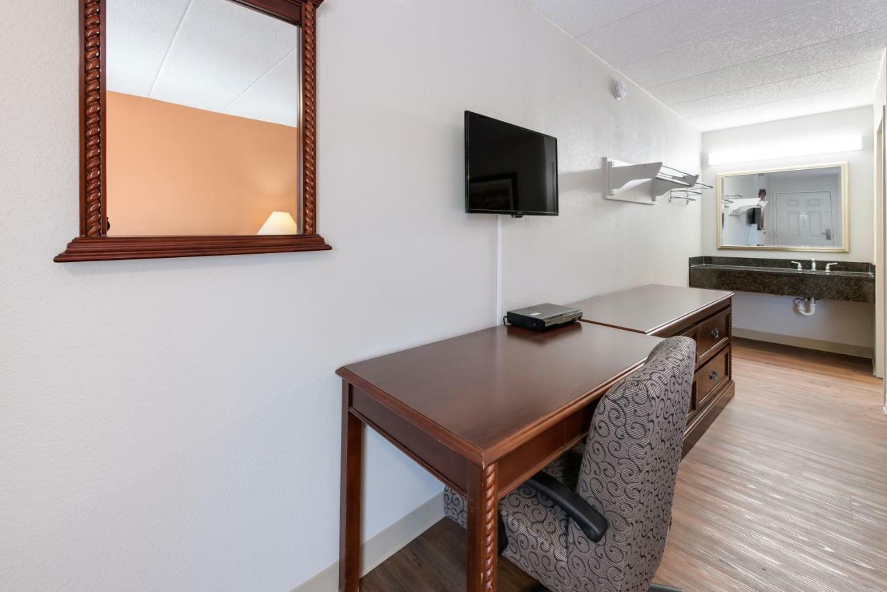 Americas Best Value Inn Columbus Bagian luar foto