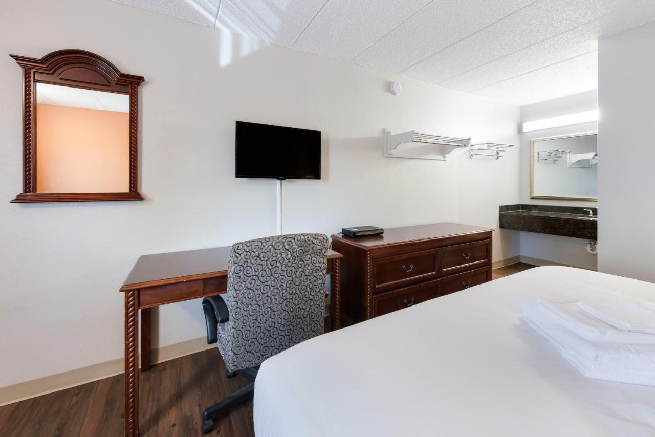 Americas Best Value Inn Columbus Bagian luar foto