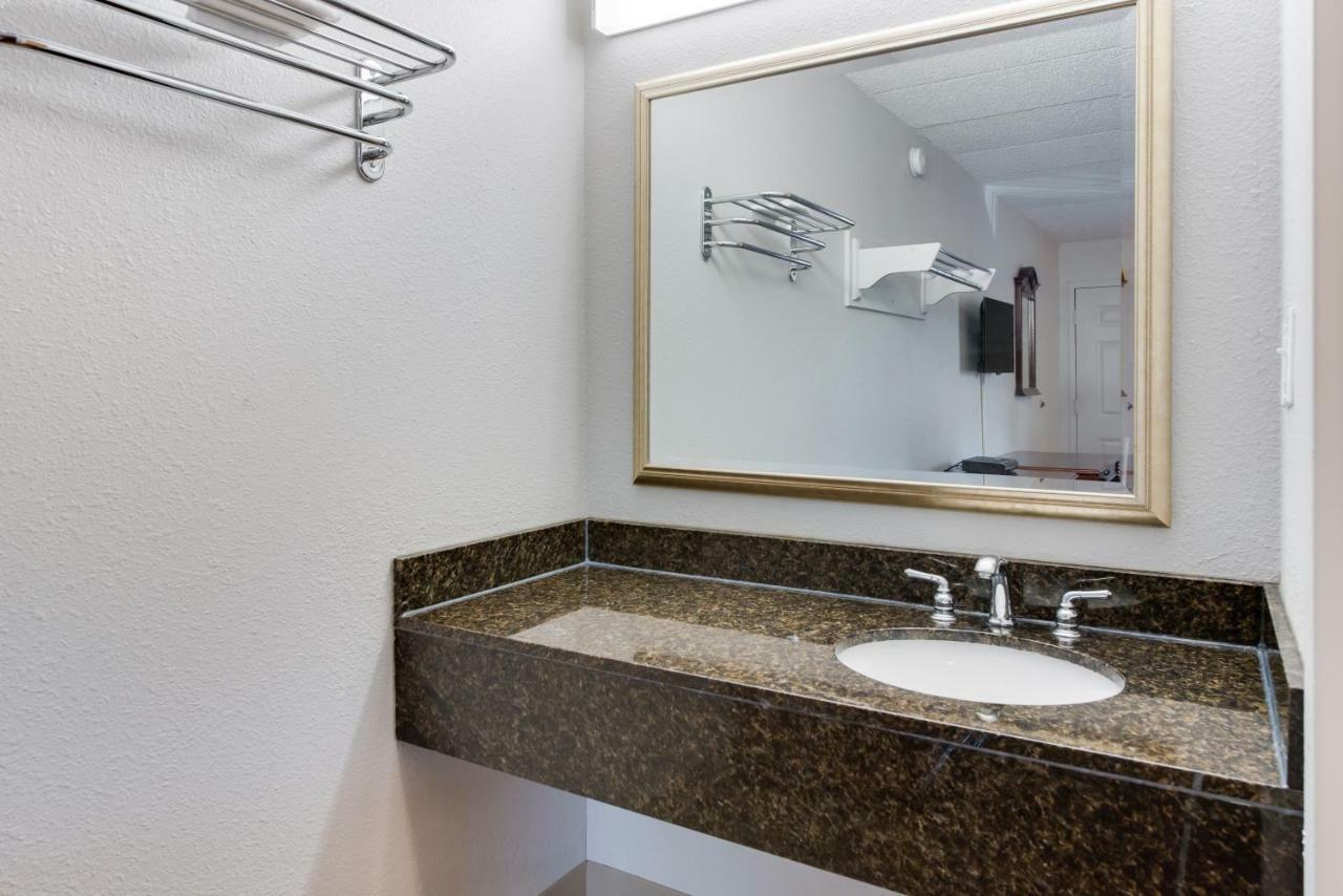 Americas Best Value Inn Columbus Bagian luar foto